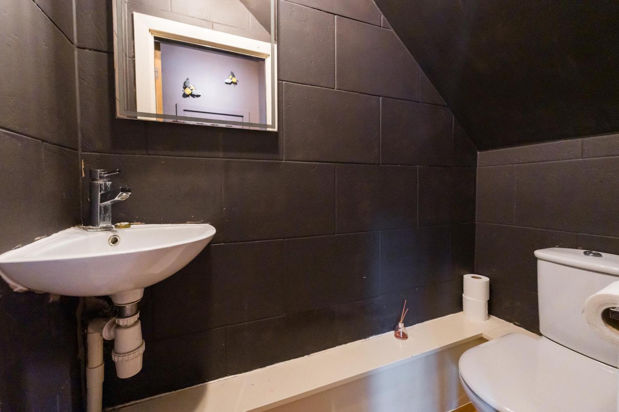 City Retreat, Spacious 4 Bed House, Games Room, Parking, Hot Tub & Bbq Cardiff Exterior photo