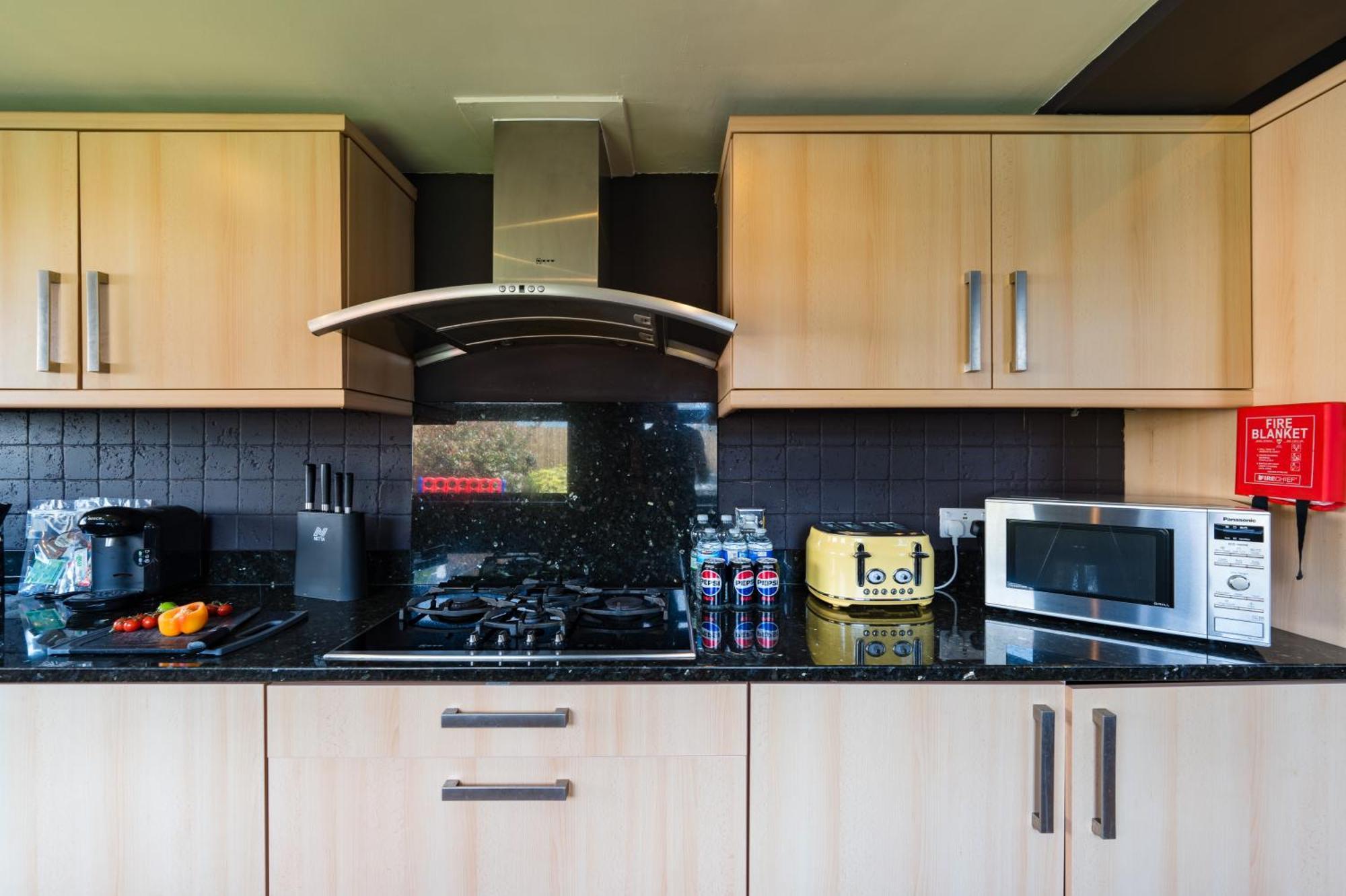 City Retreat, Spacious 4 Bed House, Games Room, Parking, Hot Tub & Bbq Cardiff Exterior photo