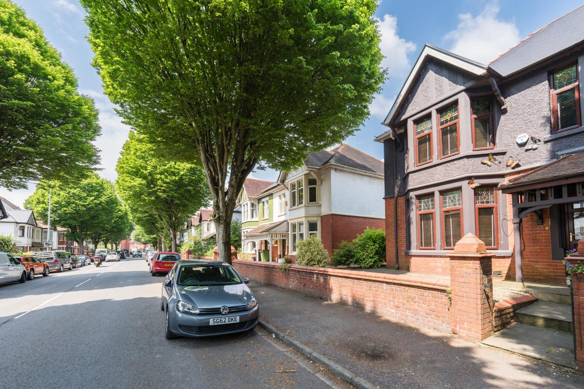 City Retreat, Spacious 4 Bed House, Games Room, Parking, Hot Tub & Bbq Cardiff Exterior photo