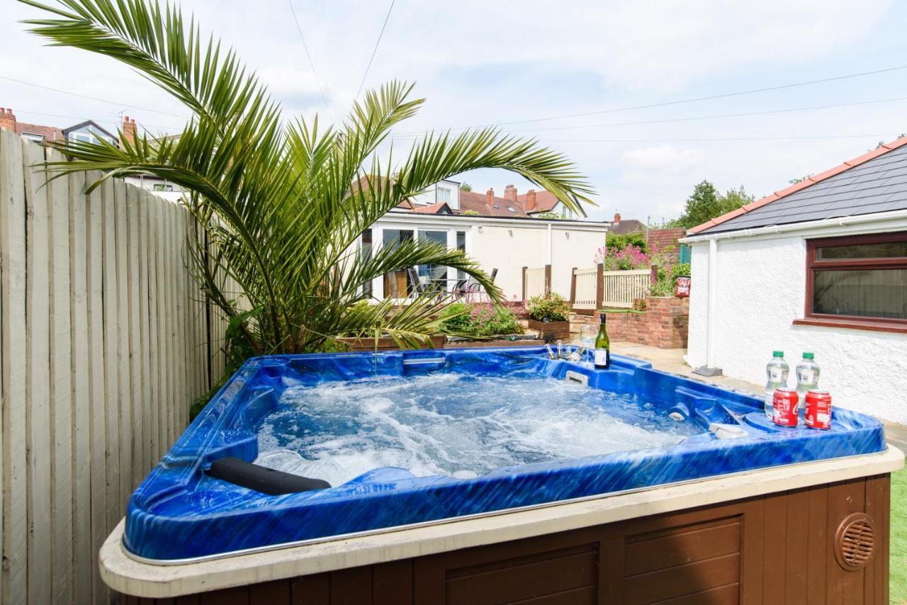 City Retreat, Spacious 4 Bed House, Games Room, Parking, Hot Tub & Bbq Cardiff Exterior photo
